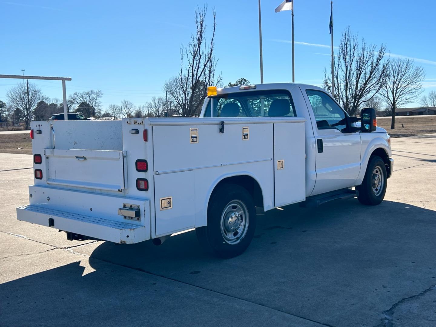 2015 White /Gray Ford F-250 SD (1FDBF2A62FE) with an 6.2L V8 F SOHC 16V engine, 6-Speed Automatic transmission, located at 17760 Hwy 62, Morris, OK, 74445, (918) 733-4887, 35.609104, -95.877060 - Photo#4